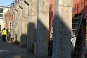 Stadion piłkarski Prądnik Czerwony pnie się do góry