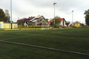 PEŁNOWYMIAROWE BOISKO PIŁKARSKIE W TYCHACH PRZY UL. EDUKACJI ZYSKA NOWĄ NAWIERZCHNIĘ I CERTYFIKAT FIFA !